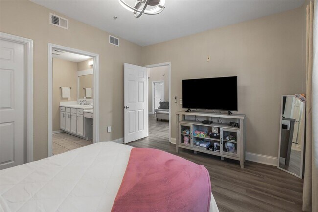 Building Photo - 2801 Chancellorsville Dr