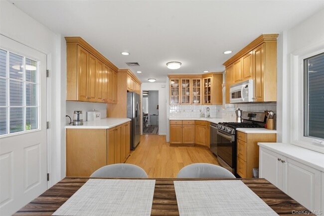 Building Photo - 27 N Dutcher St