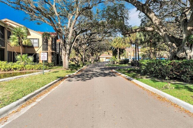 Building Photo - 15549 Miami Lakeway N