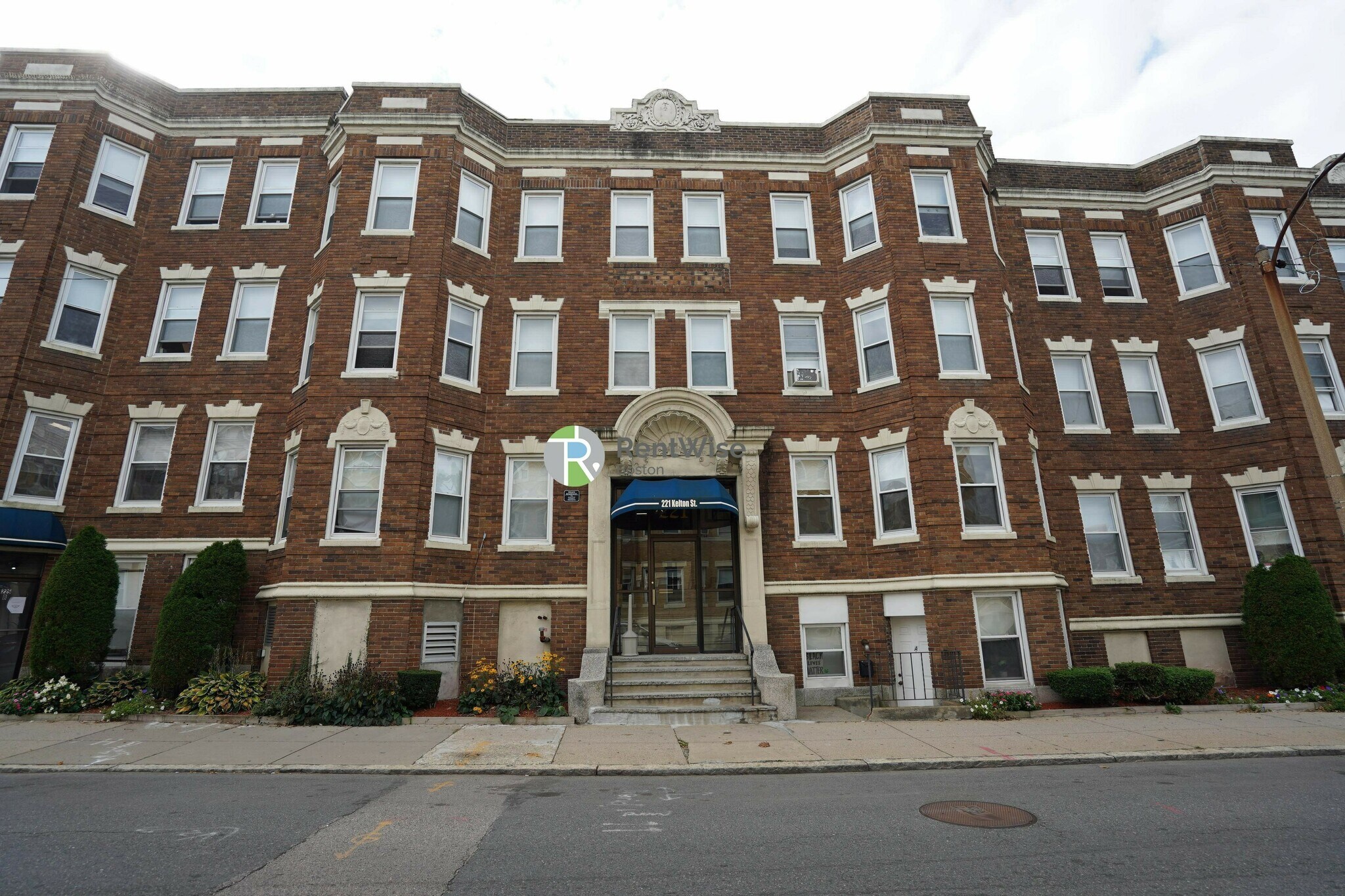 Building Photo - 221 Kelton St