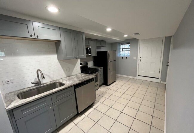 Building Photo - 2300 S Ridgeway Ave