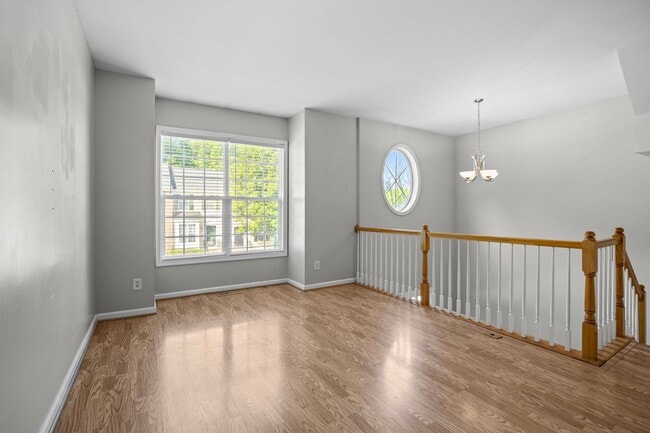 Building Photo - Spacious 3 Story Townhome Located in the Heart Raleigh! Available Now!
