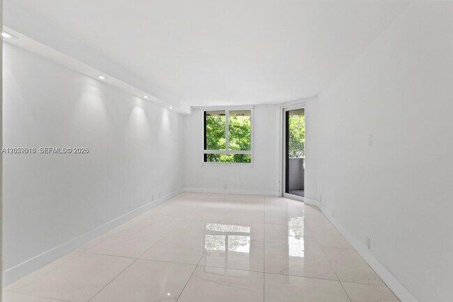 Building Photo - 181 Crandon Blvd