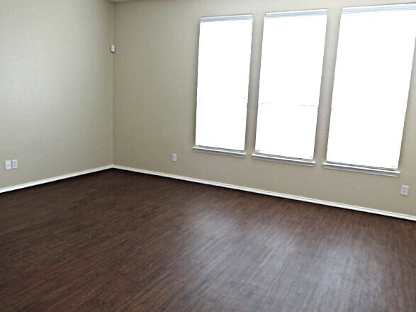 Building Photo - 1307 Rabbit Rdg