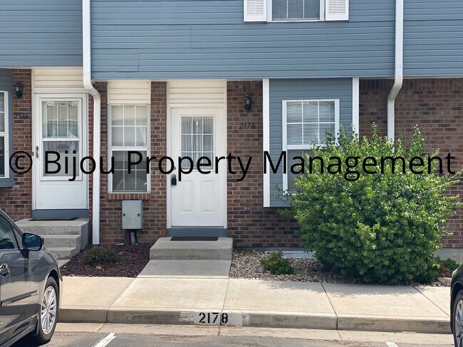 Building Photo - Gold Hill Townhome