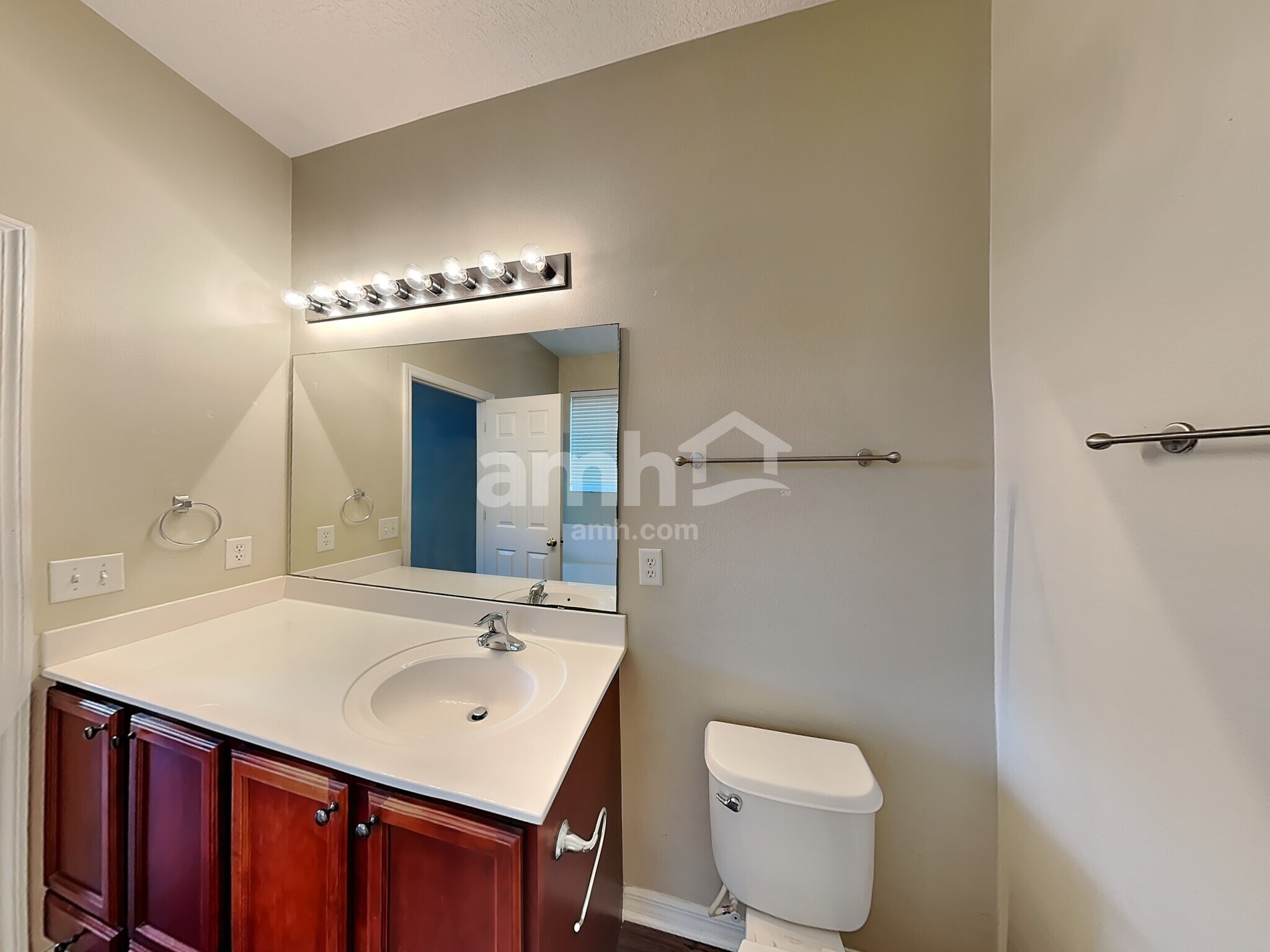 Building Photo - 517 Vicks Landing Dr
