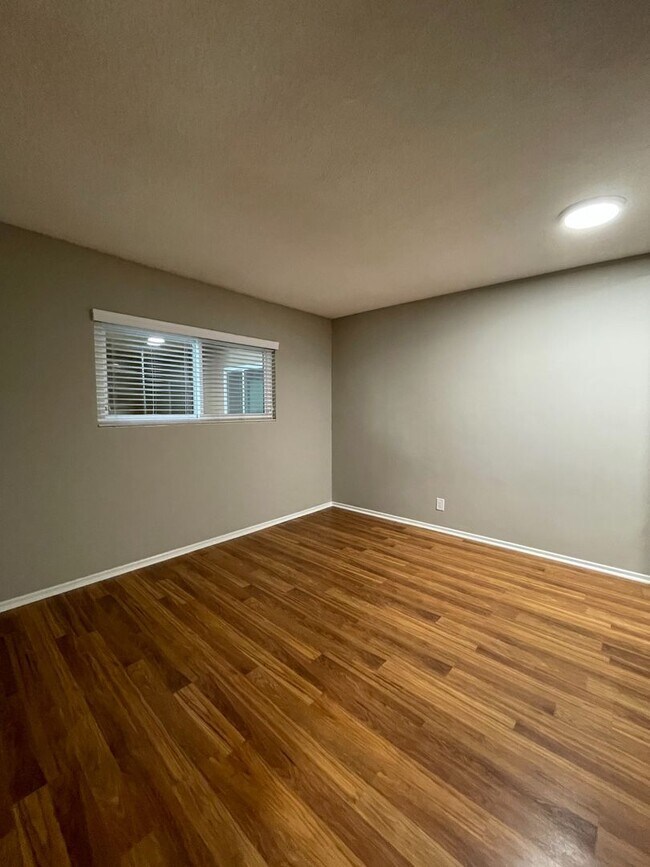 Building Photo - 2 Bedroom, 2 Bath Condo Blocks to the Beach, Pet Friendly, Sunset Views, Parking!