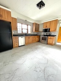 Building Photo - 512 Single Family Home