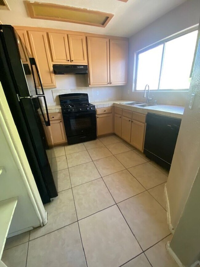 Building Photo - Very Nice Second Floor Condo!!!