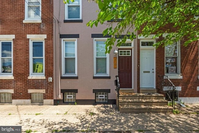 Building Photo - 2147 E Hagert St