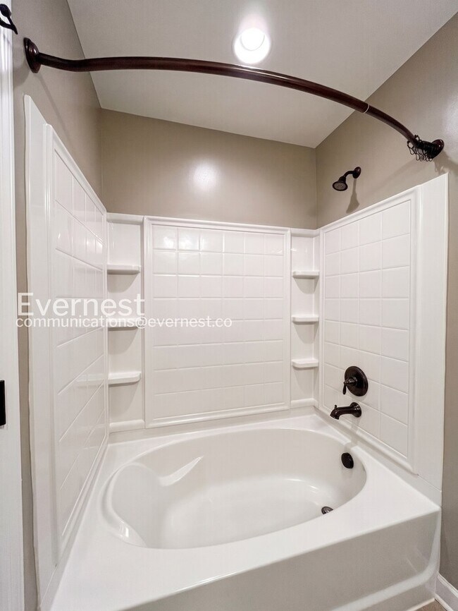 Building Photo - 1828 Wild Oaks Ct