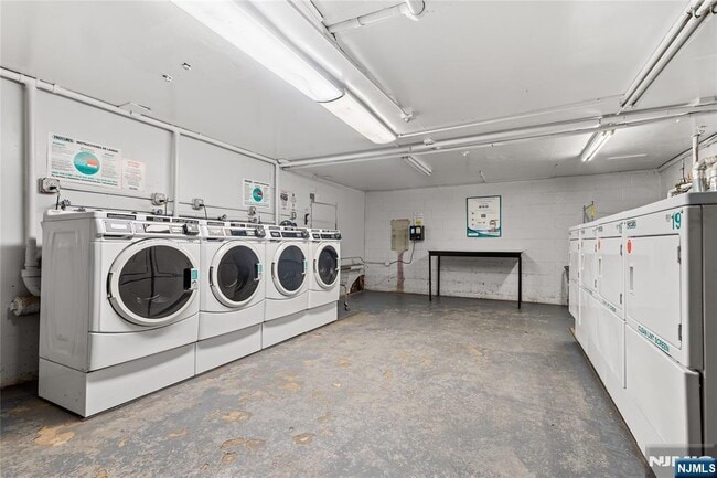 Building Photo - 250 Franklin Turnpike