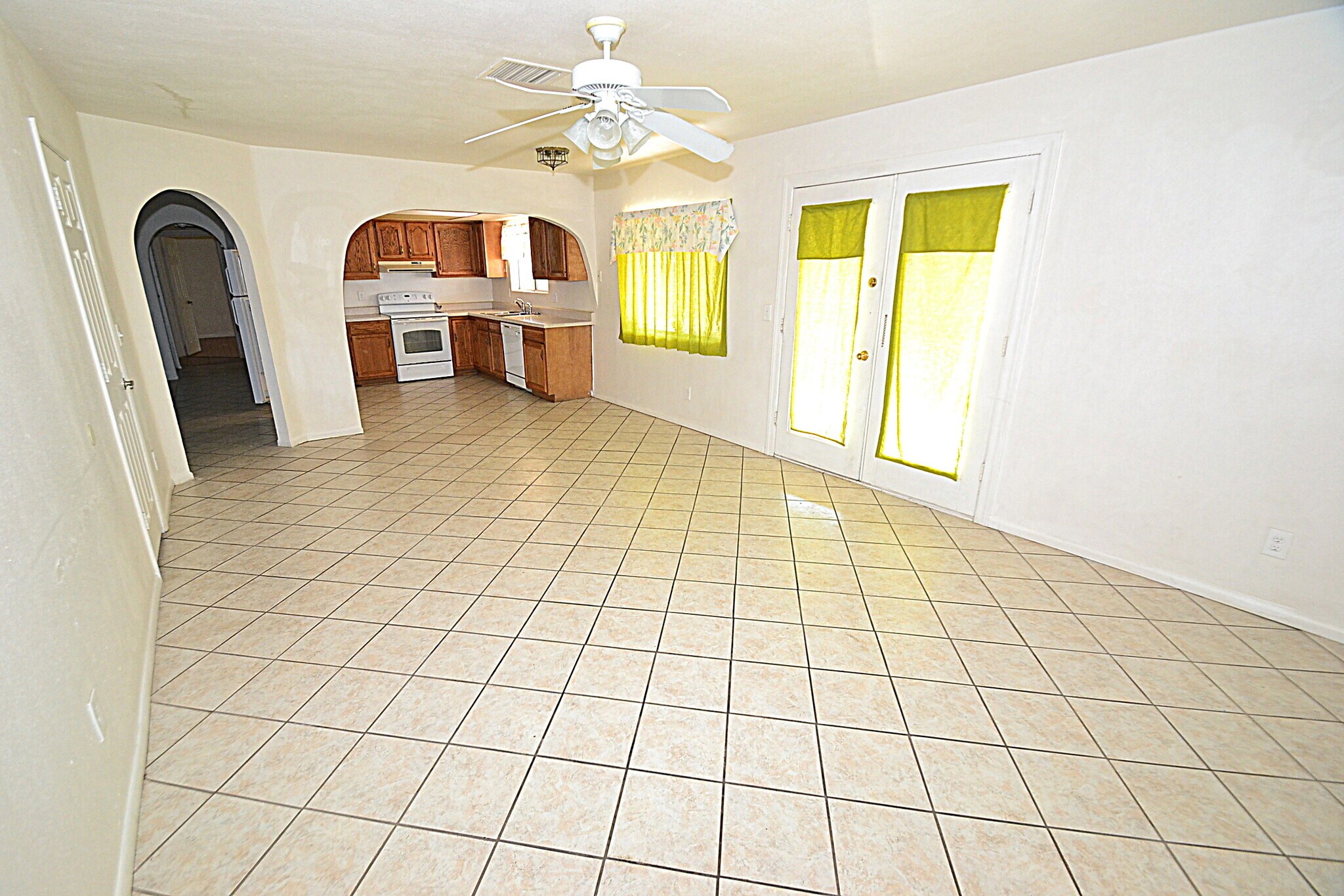 Building Photo - 6941 W Vermont Ave