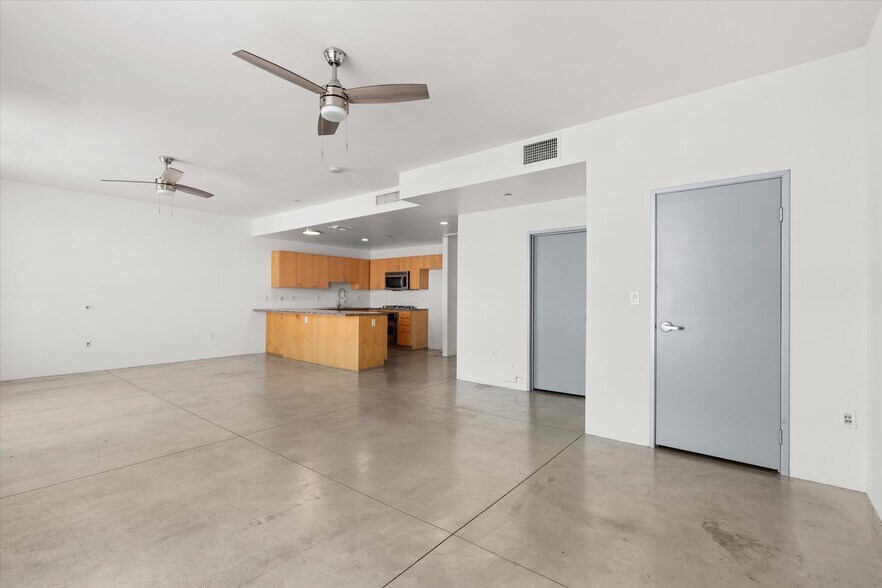 Building Photo - 285 W 6th St