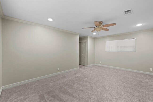 Building Photo - 5618 Bankside Dr