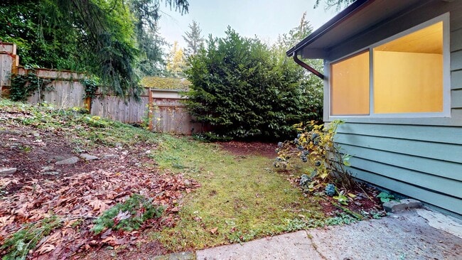 Building Photo - Available April 1 in Richmond Highlands