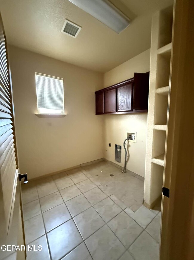 Building Photo - 11533 Merejildo Madrid St