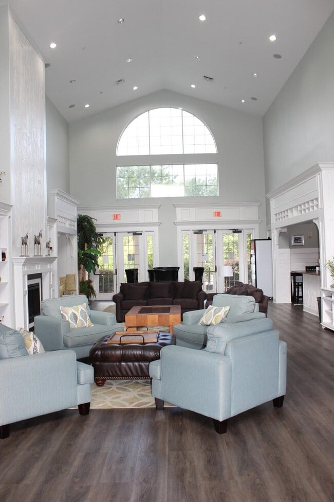 Building Photo - 2801 Chancellorsville Dr