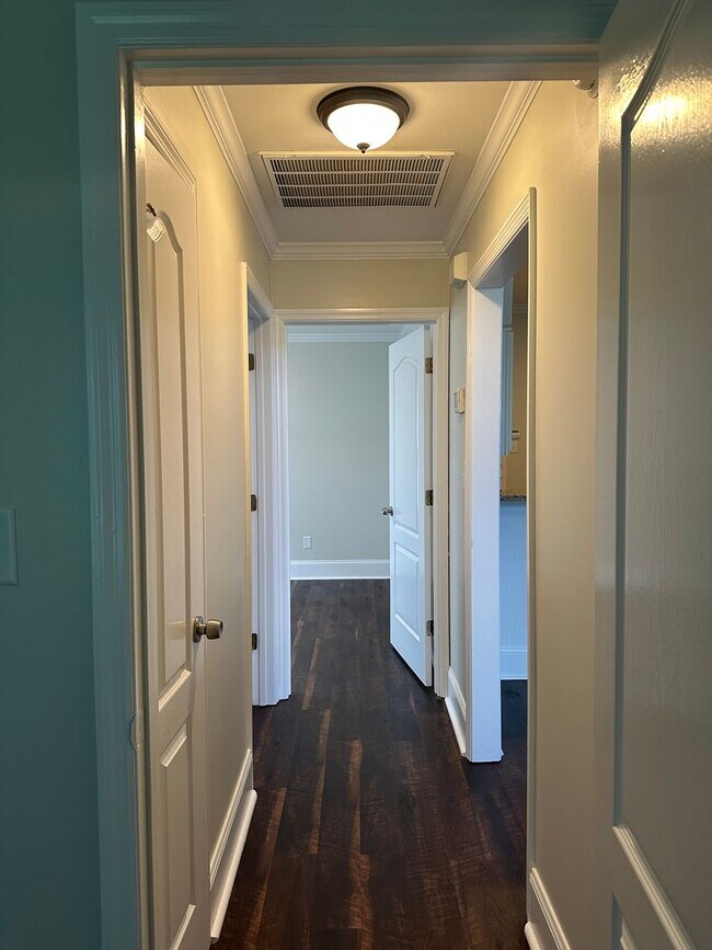 Building Photo - Gorgeous 3 Bedroom 2 Bath home in Piney Z ...