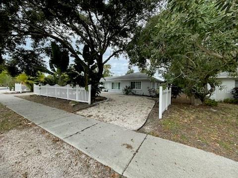 Building Photo - 2159 Bougainvillea St