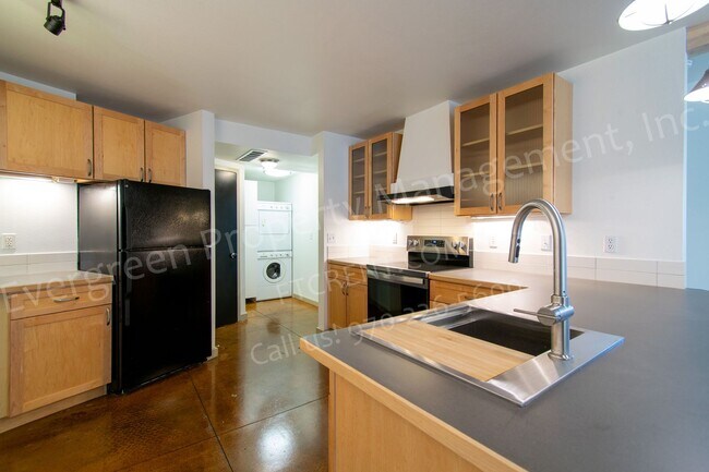 Building Photo - 419 W Mountain Ave