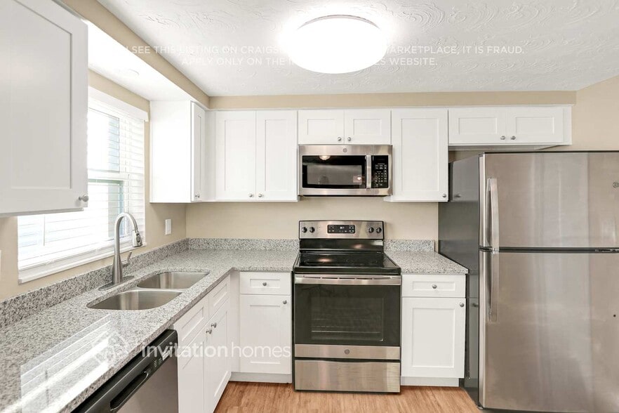 Building Photo - 3910 Beechwood Dr