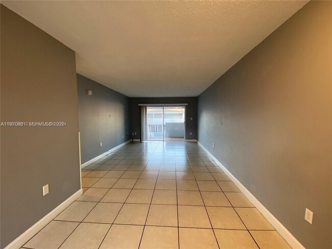 Building Photo - 1735 W 60th St