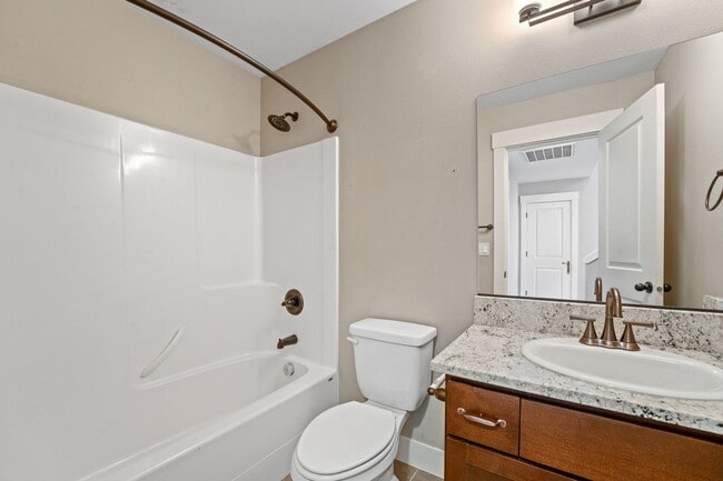 Building Photo - Close proximity to Old Mill District and downtown