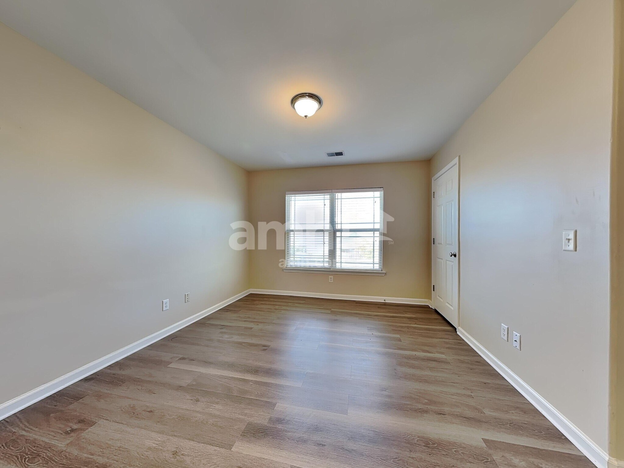 Building Photo - 2 Crystal Lake Dr