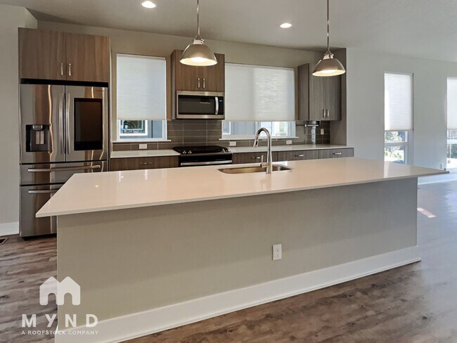 Building Photo - 17231 SW Goldcrest Ln