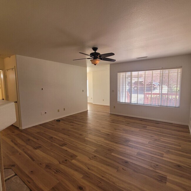 Building Photo - Great Location!  2 bed, 2 bath End Unit Condo ~ North Prescott