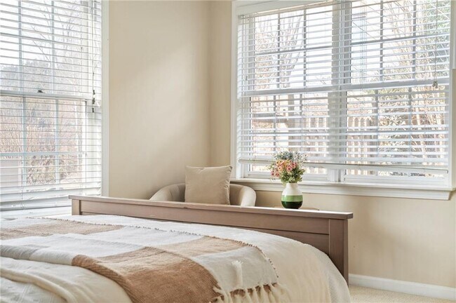 Building Photo - 870 Longstone Landing