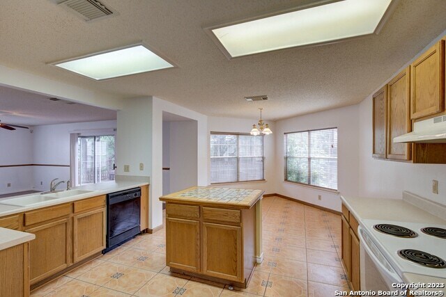 Building Photo - 10138 Sandbrook Hill