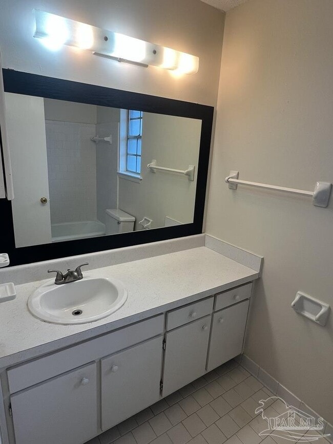 Building Photo - 4050 Claiborne Cir