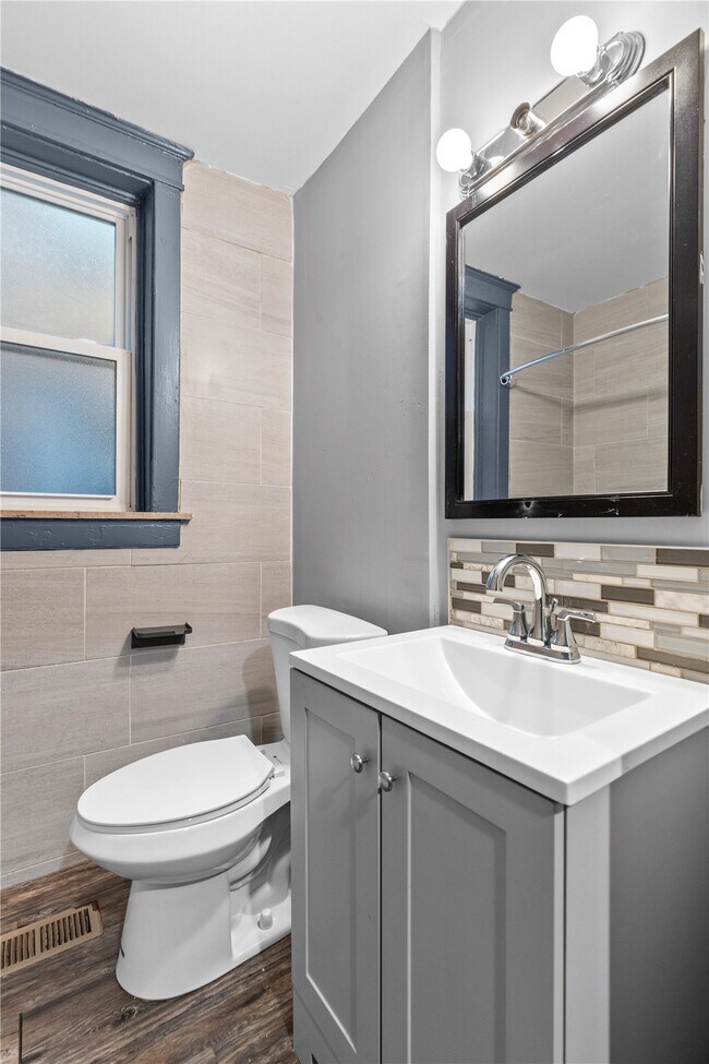 Building Photo - 4040 Shreve Ave