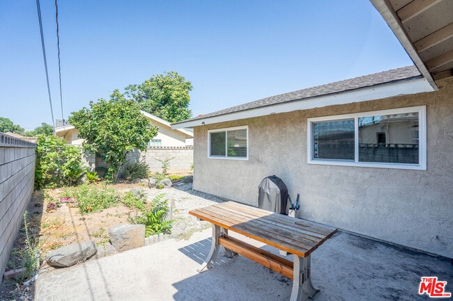 Building Photo - 5533 N Charlotte Ave