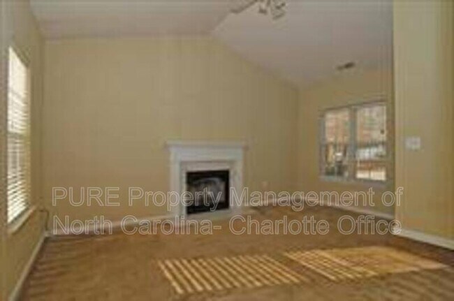 Building Photo - 1109 Ashford St
