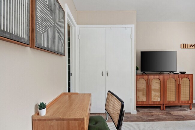 Building Photo - 5248 SE Stark St