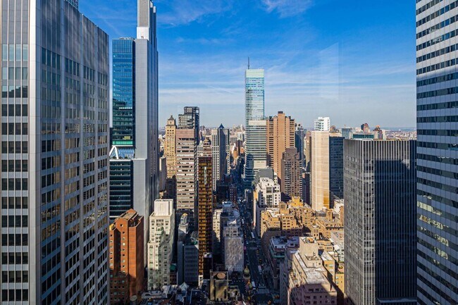 Building Photo - 100 E 53rd St