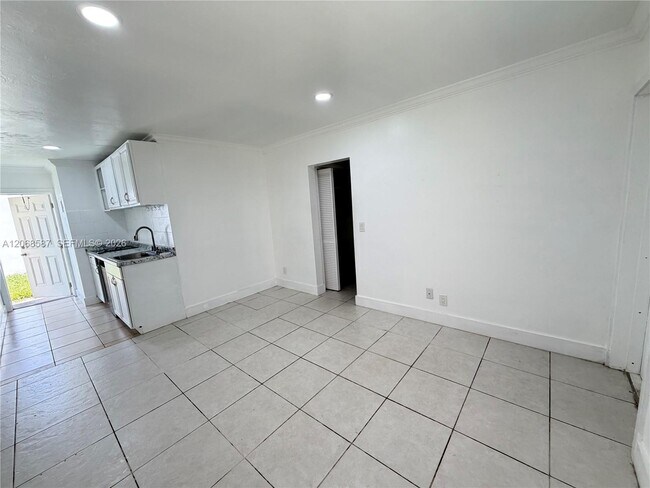 Building Photo - 4229 Bougainvilla Dr