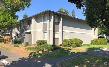 Building Photo - 1650 Forest Ave