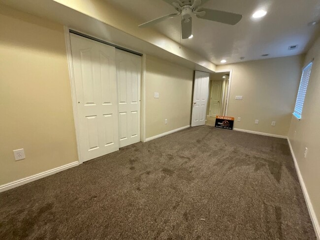 Building Photo - 842 E 1850 N