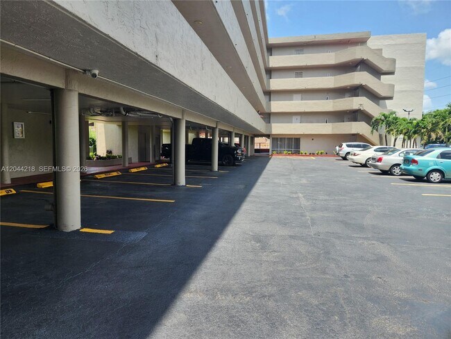 Building Photo - 802 NW 87th Ave