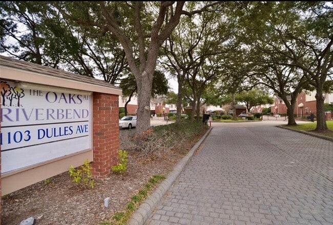 Primary Photo - 1103 Dulles Ave