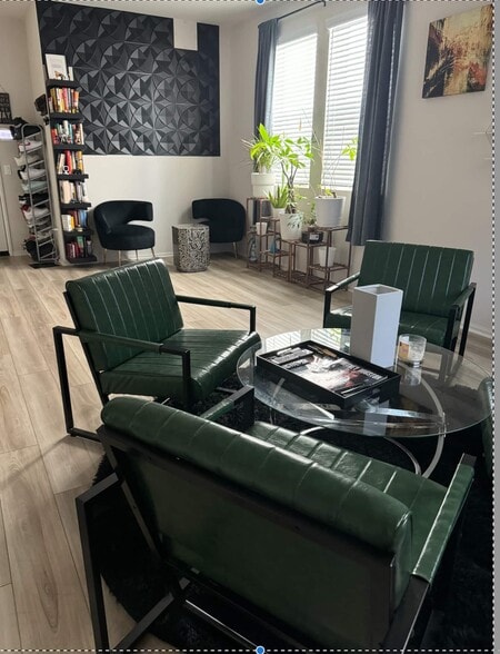 Building Photo - 211 N Vincent Ave