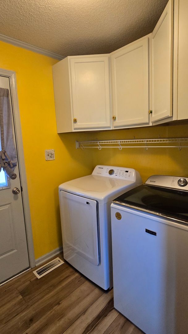 Building Photo - 4 Bedroom