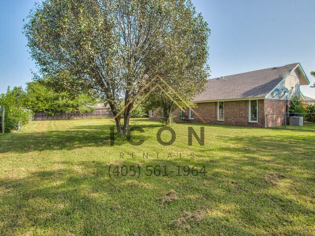 Building Photo - 515 N Robin Way