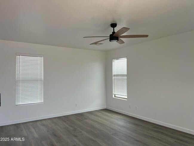 Building Photo - 3915 E Morelos St