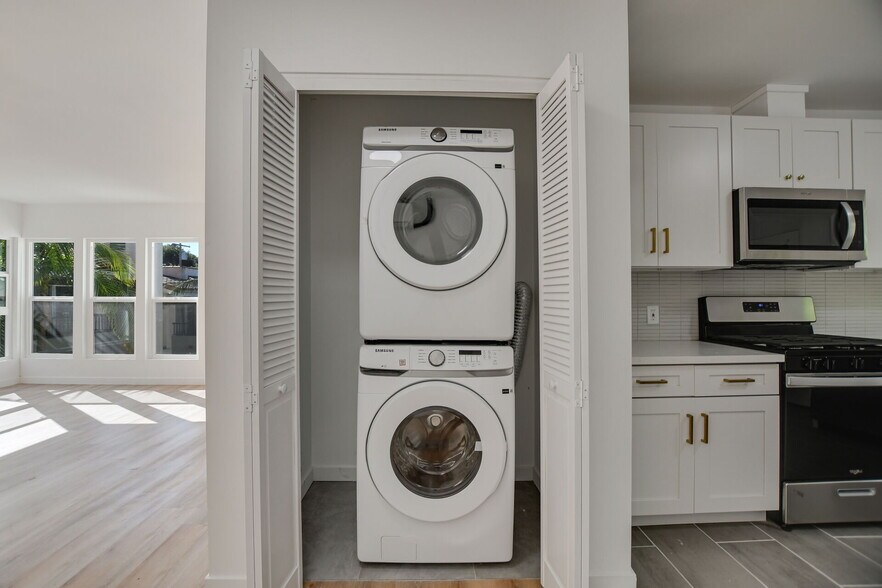 Building Photo - 2005 21st St