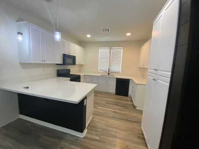 Building Photo - GORGEOUS HOME IN EASTVALE CORONA
